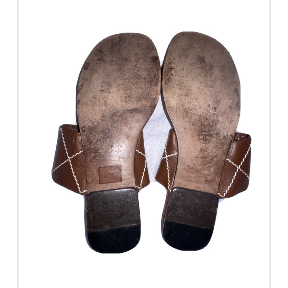 Chanel Toe Ring Leather Flip Flops 40 - image 5